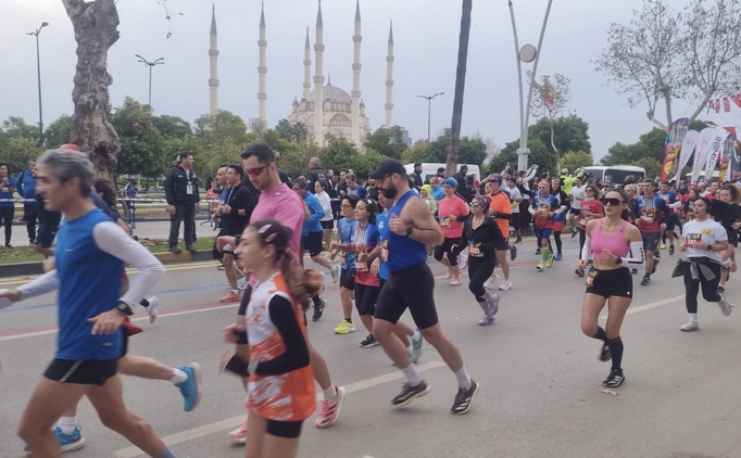 15inci uluslararasi kurtulus maratonuna rekor katilim