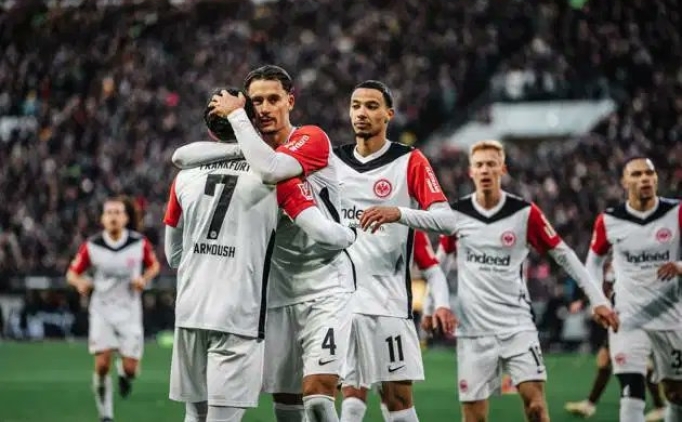 eintracht frankfurtun 3 maclik hasreti bitti 3JAWBlpl