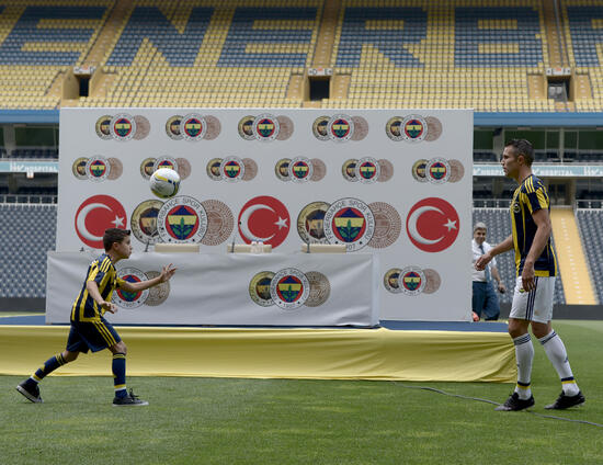 feyenoord van persienin ogluyla nikah tazeledi 0 eyfusIjs