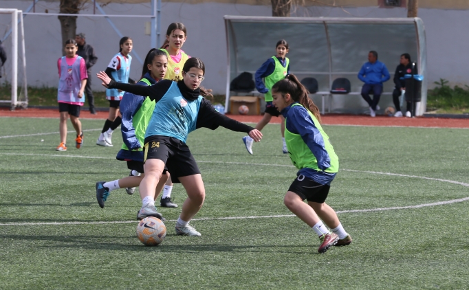 gaziantepte 17 yas alti kiz futbolcular milli takimlara girebilmek icin yaristi p1fOD4HY