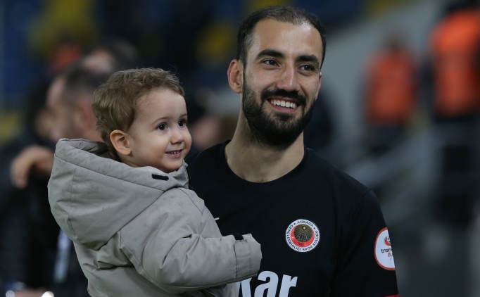 genclerbirliginde alperen babacanin burnu kirildi