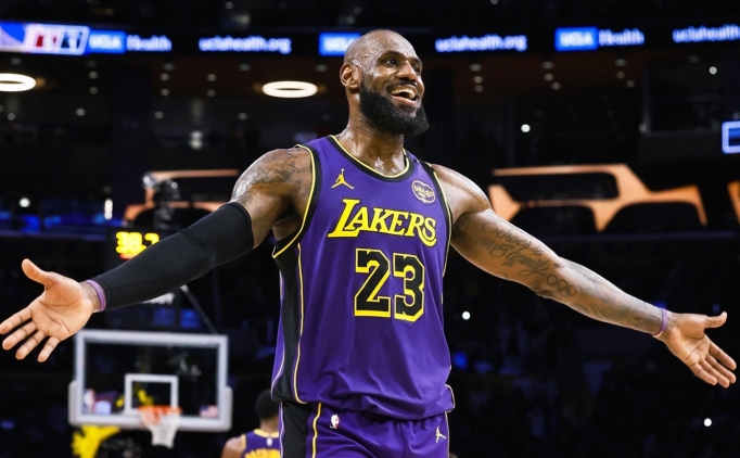 40 yasindaki lebron 42 sayi atti ve tarihe gecti XUXlLw8H