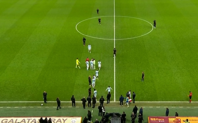 adana demirspor galatasaray macinda sahadan cekildi XaRzms94
