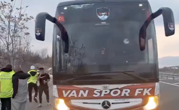 elazig valiliginden vanspor takim otobusune yapilan tasli saldiri ile ilgili aciklama Gs1gIXyP