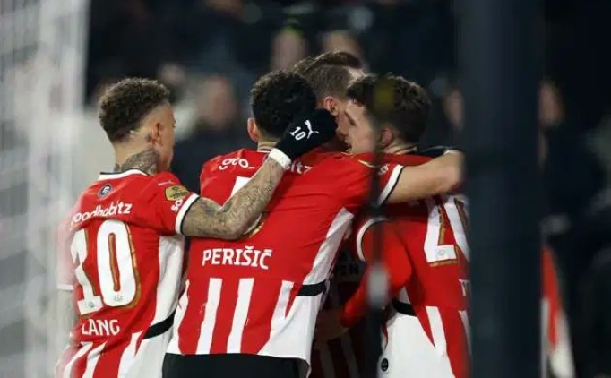 feyenoordu yenen psv yari finalde LAdHwezd