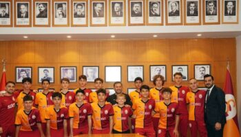 galatasarayda akademide 16 imza birden Sey6XiGV