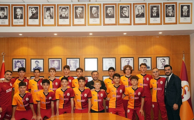 galatasarayda akademide 16 imza birden Sey6XiGV