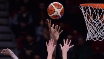 italyada gencler basketbol macinda siyahi bir oyuncuya irkci hakaret 15UIgAHN