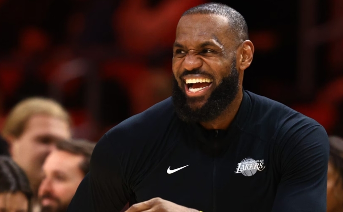 lebron takas suresi doldugunda da lakersta kaliyor 19H5OWN6