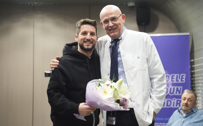 mertens ve berkan kutlu dunya kanser gunu etkinligine katildi IfU1SKeE