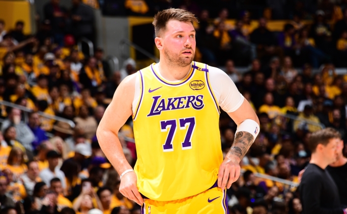 nbade lakers doncicin forma giydigi ilk macta jazzi maglup etti kyCUZiDi