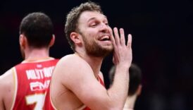 olympiakos deplasmanda paris basketi farkli devirdi RwMhrOwI