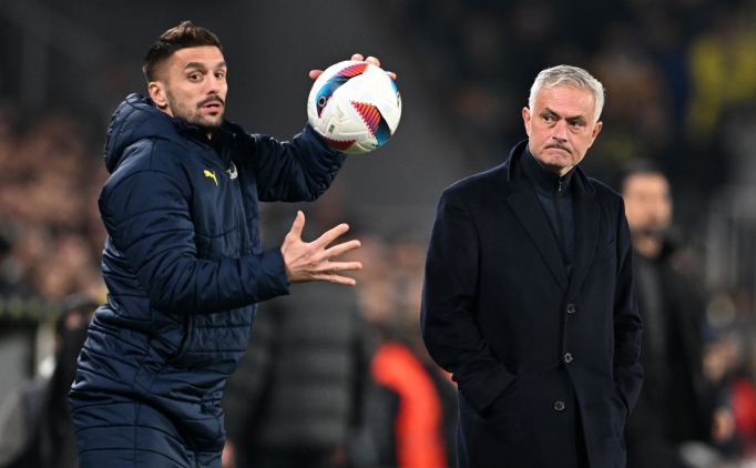 portekiz basinindan jose mourinhoya liderlik kokusunu aldi GaOrQBvl