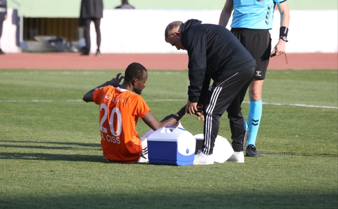 adanaspor hastaneye kaldirilan amadou cissin durumunun iyi oldugunu acikladi izPKQRXB
