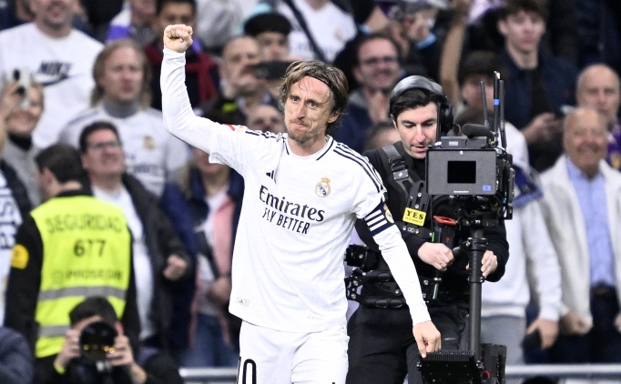 ancelotti modric ayni maldini gibi 8C7L974W