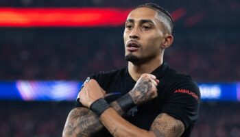 barcelona 10 kisi kaldi ama rapinha sahneye cikti h61qsmRU