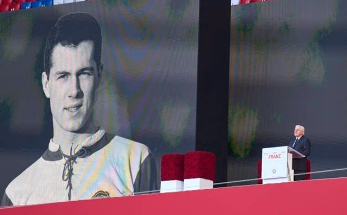 bayern munihte 5 numarali forma emekli ediliyor 7BAblT6w