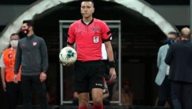 besiktas taraftari derbide turk hakem istemiyoruz 9BYRU22P