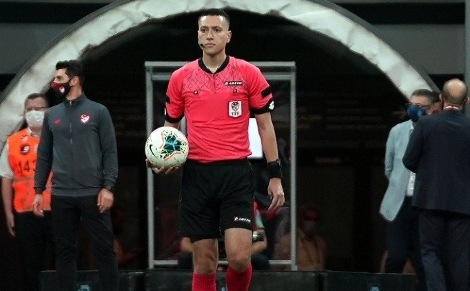 besiktas taraftari derbide turk hakem istemiyoruz 9BYRU22P