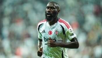 besiktasta masuaku alkislari topladi bdkOCTmX