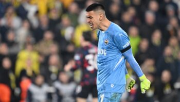 fenerbahce avrupada ilk kez evinde 3 gol yedi LxWUksMA