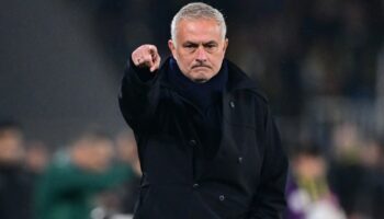 fenerbahce tribunlerinden mourinhoya destek x5bUx8mz