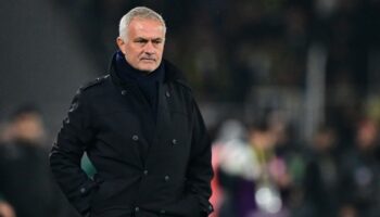 fenerbahcede mourinhoyu bekleyen zor karar iAQTIJxi