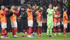 galatasaray tribunu turkiyede 1inci dunyada 40inci SfjGnCRM