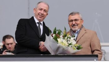 galatasaraya cicekli karsilama ls7BCPwO