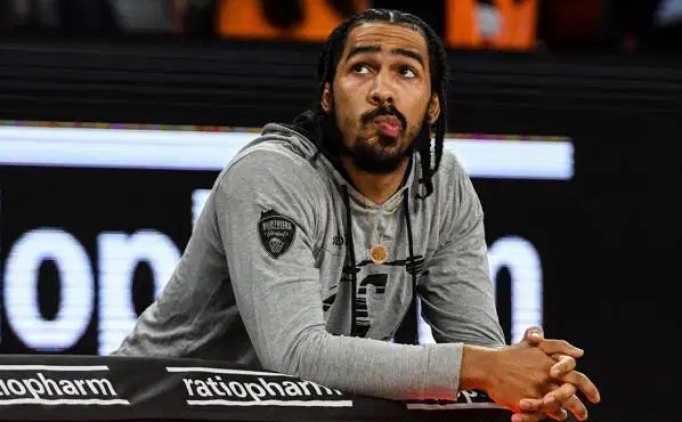 galatasarayli basketbolcu livingston sakatlandi y6vcSgNb