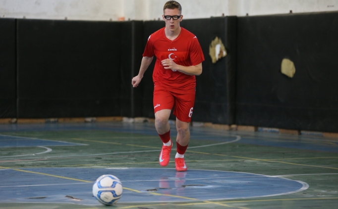 gorme engelli futsal sporcusu furkan ergin milli takimin vazgecilmezi olmak istiyor