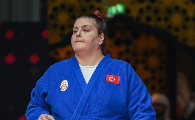 milli judocu hilal ozturkten azerbaycanda gumus madalya F1hNknKr