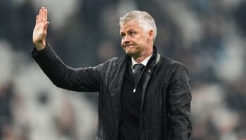 solskjaer futbol bazen yumruk atabilir 5YJjrU1l