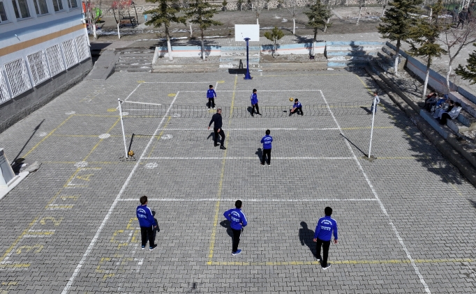 voleybolla kirsalda tanistilar kayserinin efesi oldular dgjkMhDs