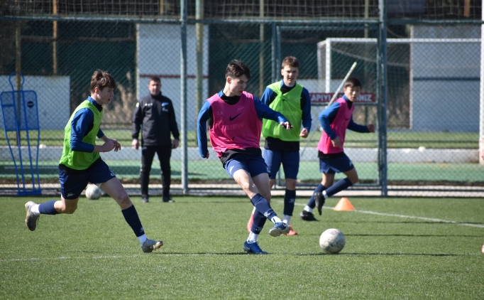 zenitin alt yapi takimlari altinordu tesislerinde kampta enY5wTJG