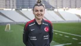 a milli kadin futbol takimi kalecisi selda akgoz slovenya maclarindan umutlu lbQmgqu1