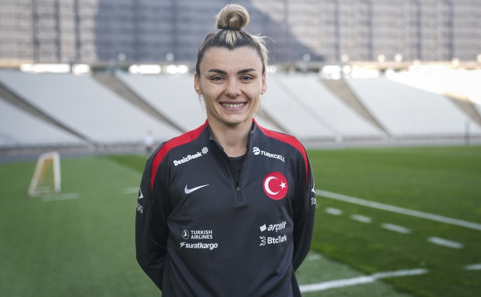 a milli kadin futbol takimi kalecisi selda akgoz slovenya maclarindan umutlu lbQmgqu1