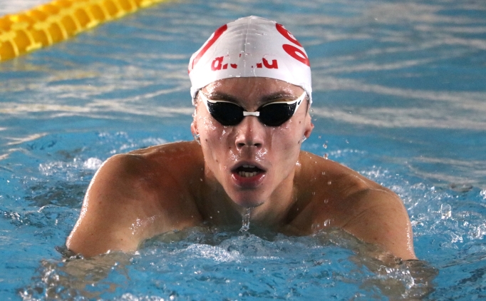 agrilari nedeniyle basladigi yuzmede olimpiyat sampiyonu oldu B4d7Vdih