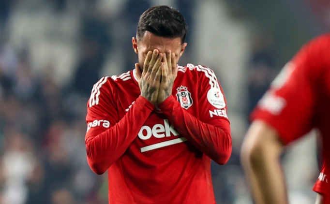 besiktas taraftarindan futbolculara buyuk tepki u4UQ4I8A