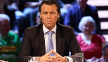 besiktastan derbi hamlesi eski hakem urs meier geliyor 8T9FKErm