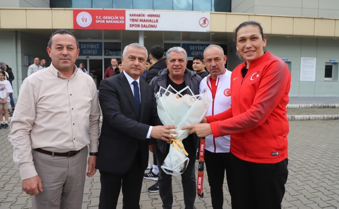elif guneriye coskulu karsilama