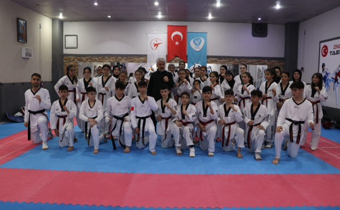 emekli ogretmen tekvandoda milli sporcular yetistiriyor b2WsGI6y