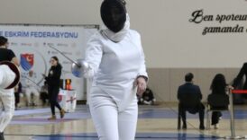 eski milli eskrimci 30 yil ara verdigi spora altin madalyayla dondu ZTNqMlNG