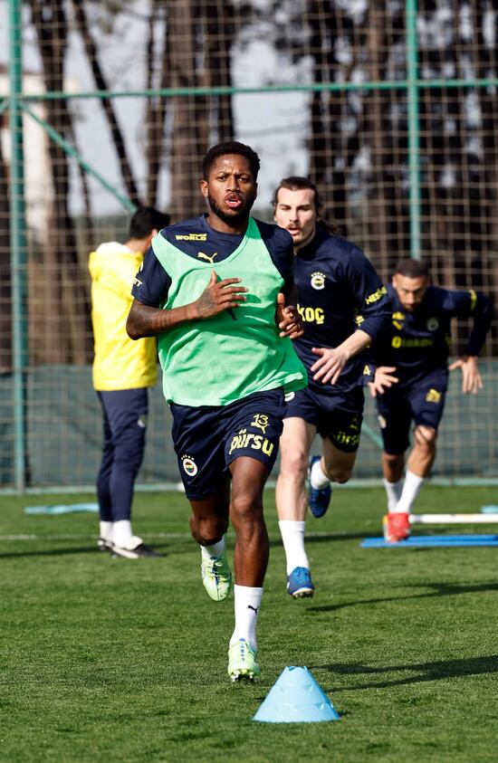 fenerbahceye derbi oncesi iki mujde fred ve caglar 0
