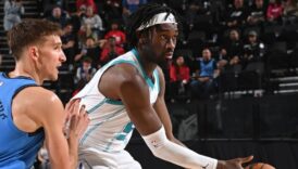 hornets mark williams icin teklifleri yeniden degerlendirecek ZlfAOL6Q