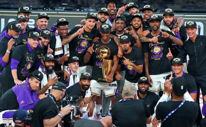 jeanie buss 2020 lakers kadrosunu dagittigi icin pisman