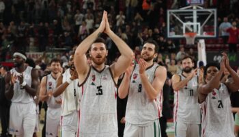 karsiyaka erkek basketbol takimi 11 hafta sonra aldigi galibiyetle nefes aldi lLH9rugf