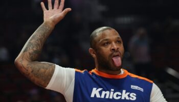 knicks ekibi tuckeri serbest birakti gelecekte donusu mumkun HKt6bQiH