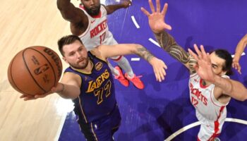 lakers rocketsi devirerek batida 4 siradaki yerini saglamlastirdi nzH12yDj