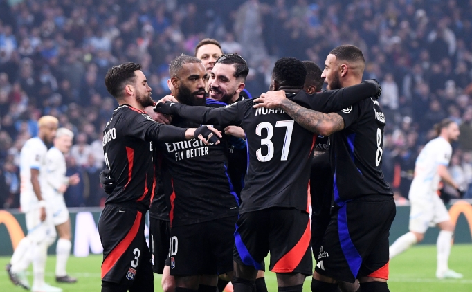 lyon 6 futbolcusunu satisa cikardi Mp7NMNXX